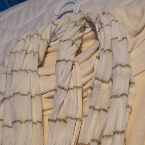 GAP Cream Off-Shoulder Top - Picture 3 of 3